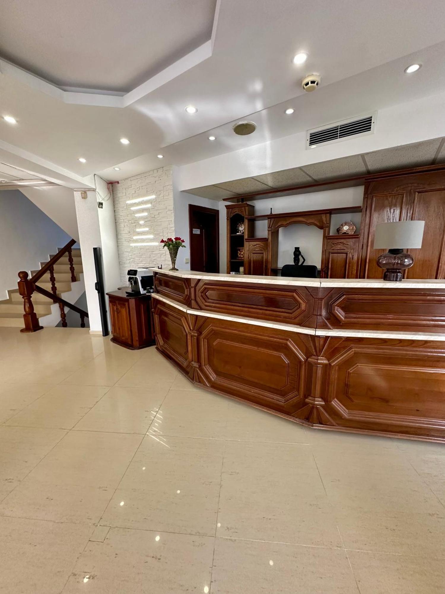 Brilliance Hotel Varna Bagian luar foto