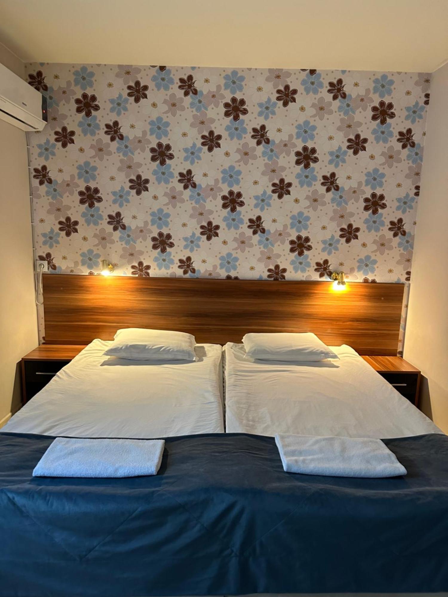 Brilliance Hotel Varna Bagian luar foto