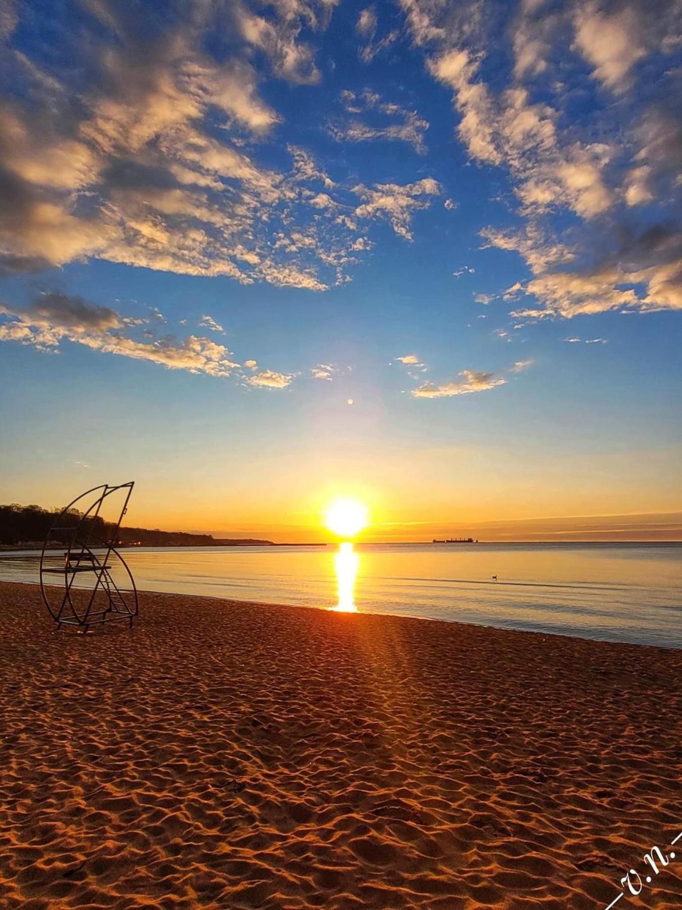 Brilliance Hotel Varna Bagian luar foto