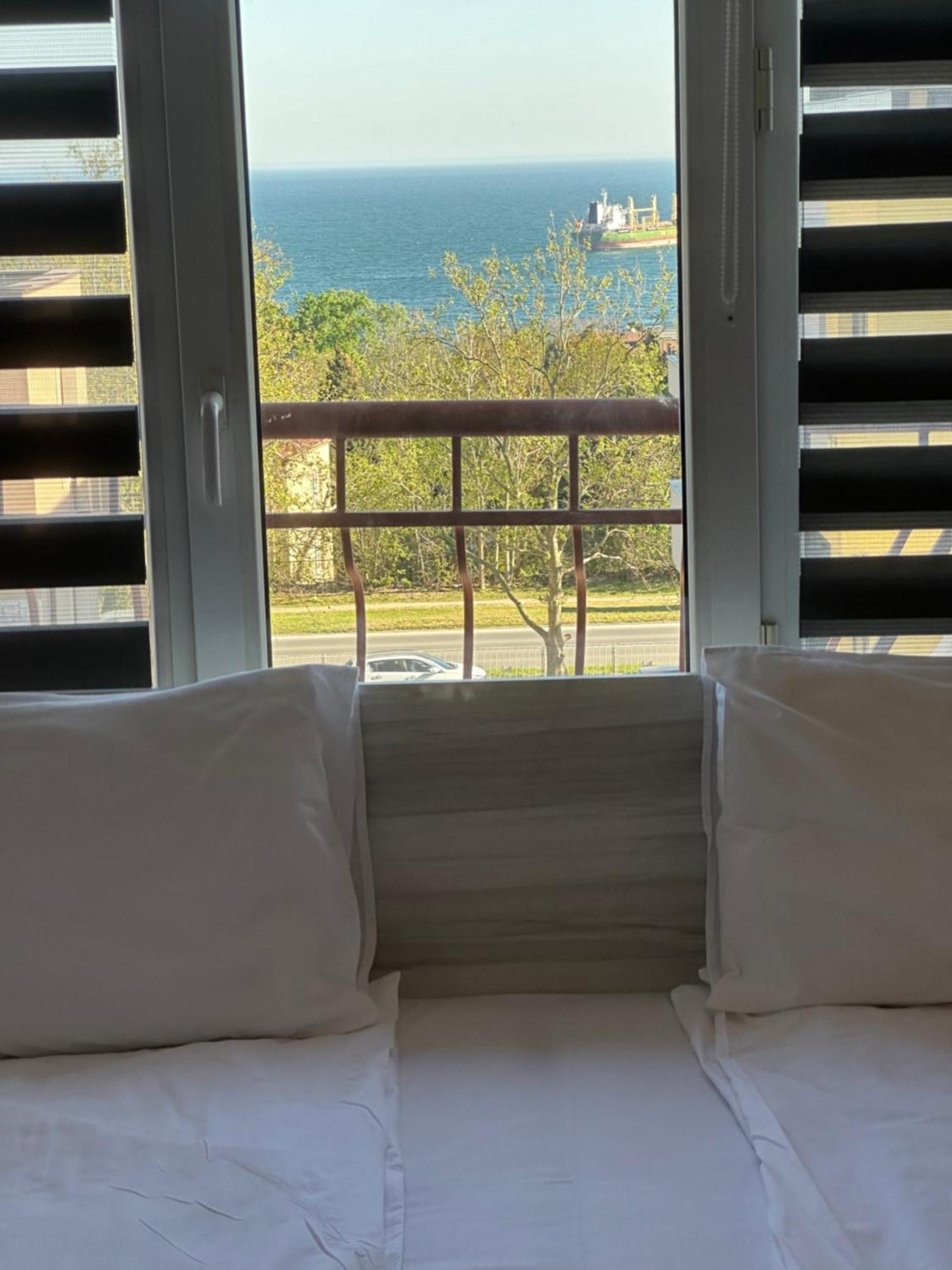 Brilliance Hotel Varna Bagian luar foto