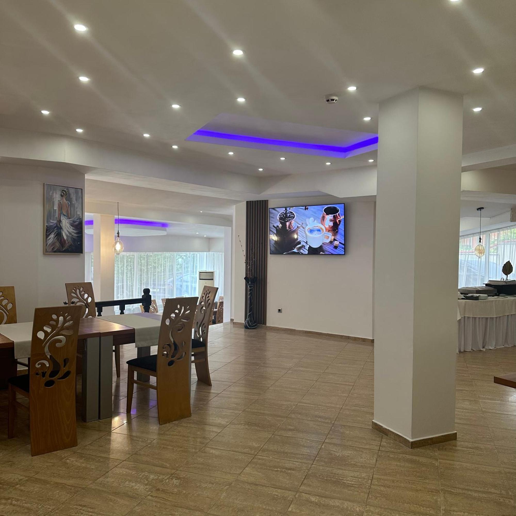 Brilliance Hotel Varna Bagian luar foto