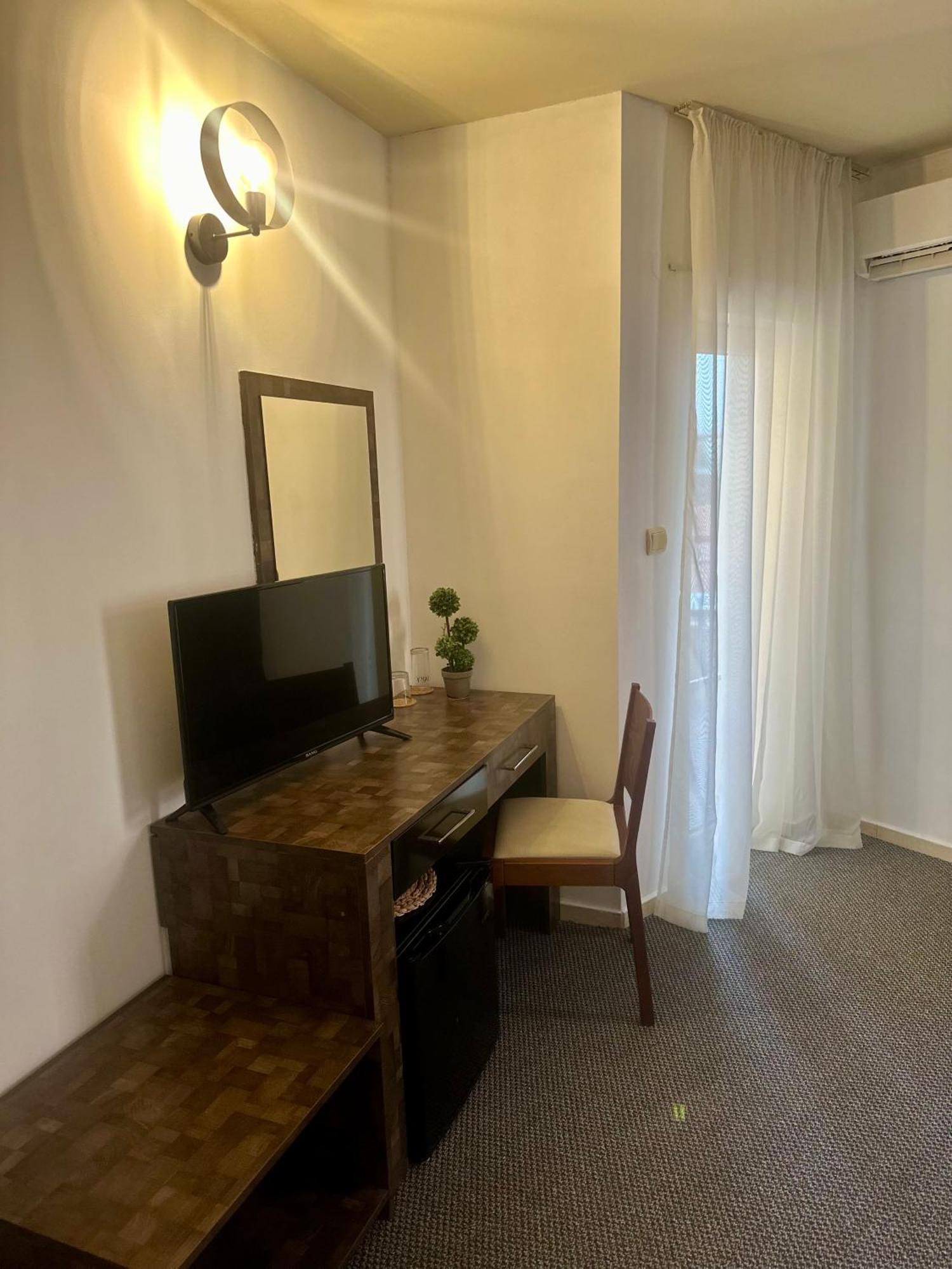 Brilliance Hotel Varna Bagian luar foto