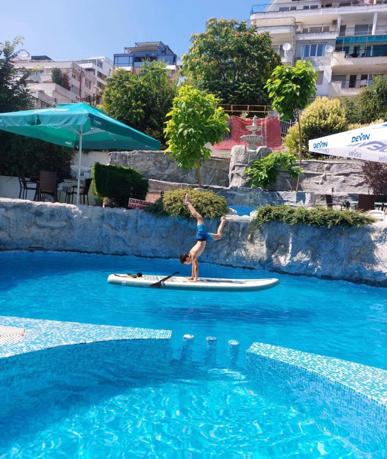 Brilliance Hotel Varna Bagian luar foto