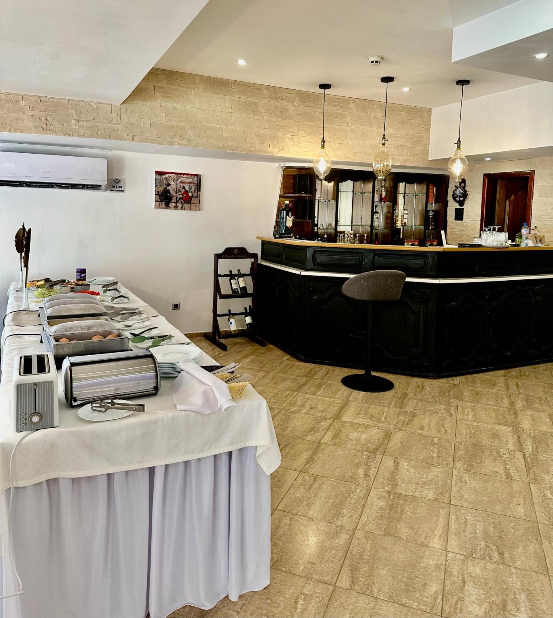 Brilliance Hotel Varna Bagian luar foto